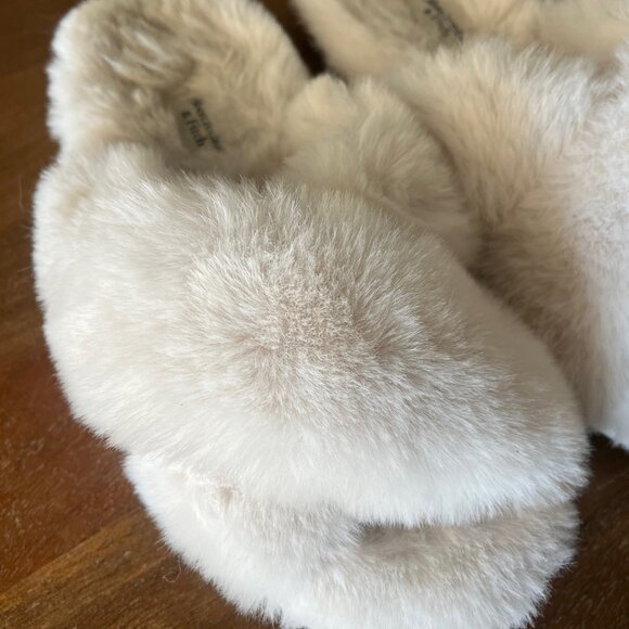 Abercrombie Fitch Faux Fur Slippers Sz Sm/XS Criss Cross Slip On Open Toe Slides - Picture 2 of 7